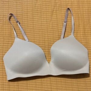 Victoria’s Secret Love Cloud Wireless Push Up bra